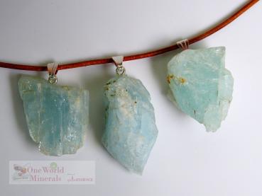 Preview: Aquamarin aus dem Himalaya, roh belassen, mit Silberöse